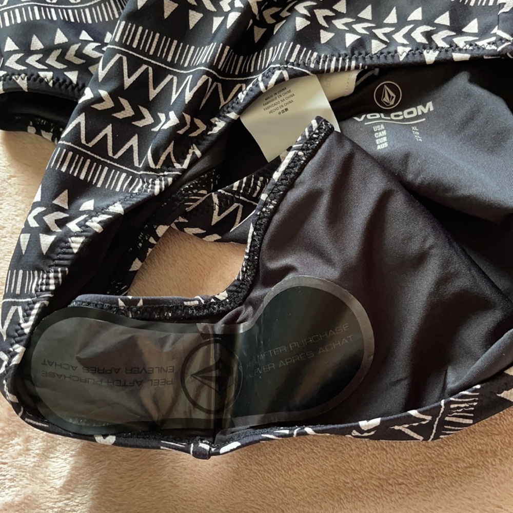 NWT Volcom One piece Swimsuit - Picture 4 of 4